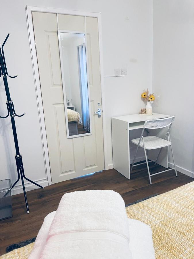 Small Doble, Shared House Filton Экстерьер фото